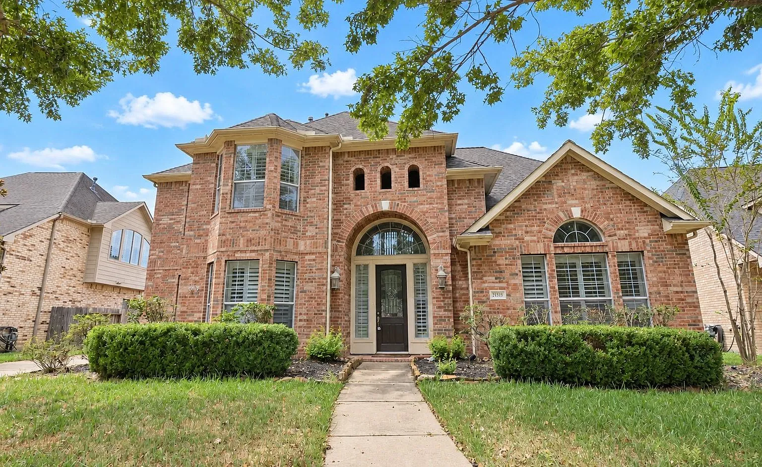5 bed, 4.0 bath, 3854 sqft, $3,090 — Photo 1