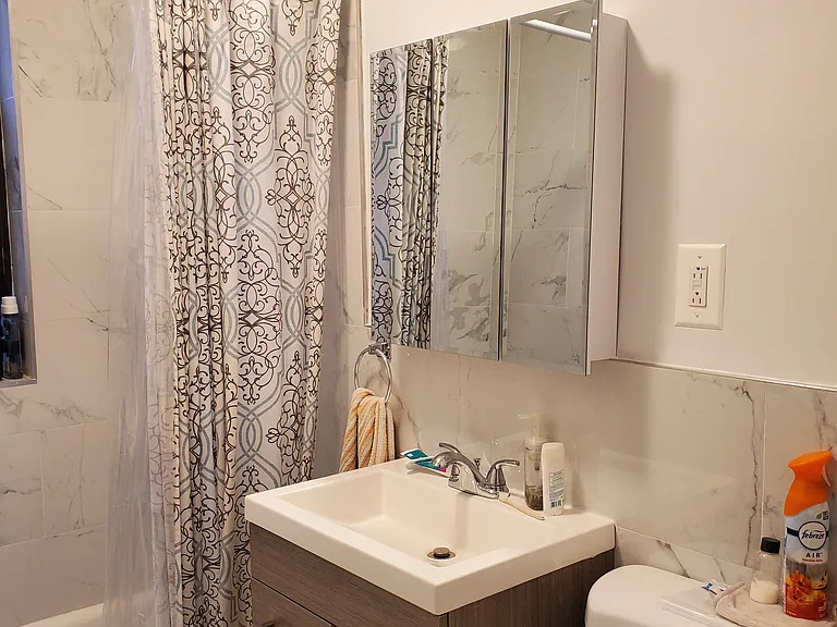 427 W 51st St #2H — Photo 9