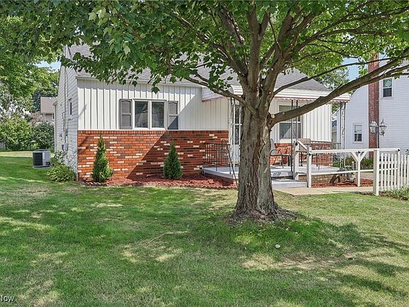 3rd image of 3855 Louise St