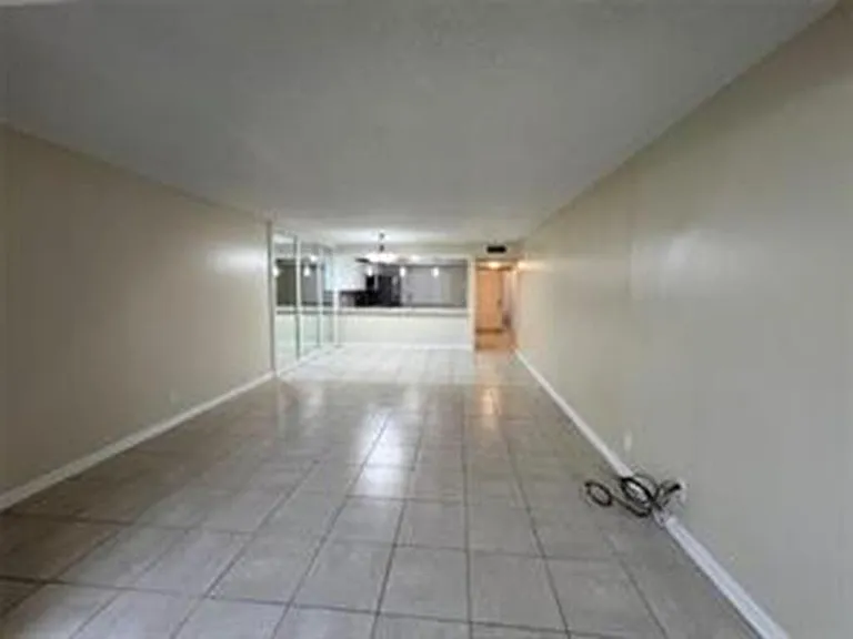 8040 Hampton Blvd #104 — Photo 33