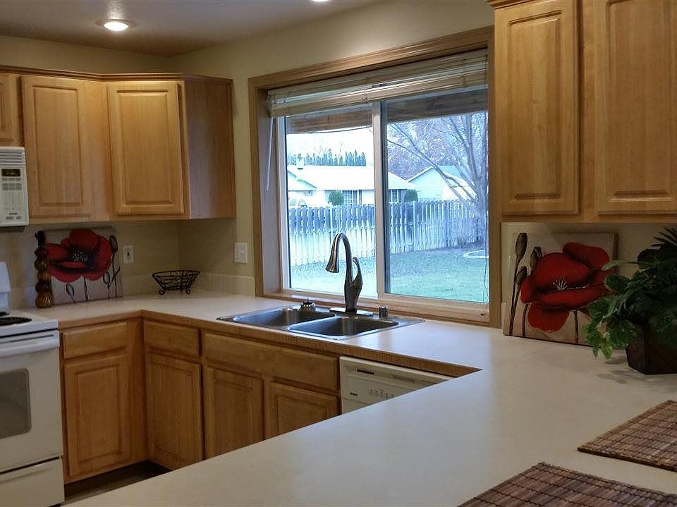 2nd image of 1003 W 40th Ave