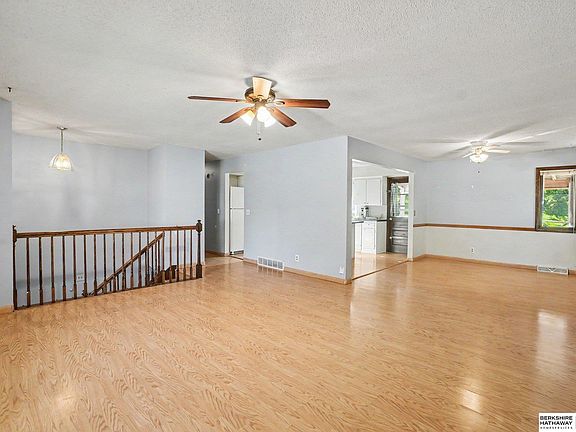 4th image of 4923 S 147th St