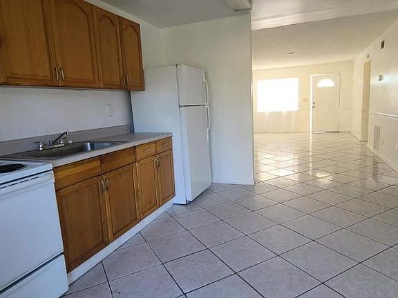 3rd image of 4321 Continental Blvd
