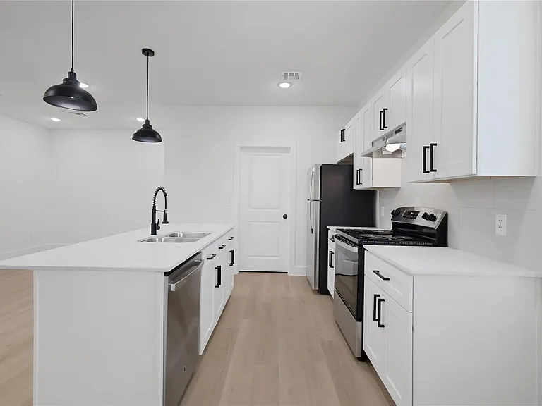 2613 Delafield St #2 — Photo 5