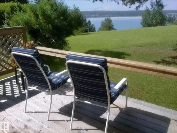22 Lake St, South View, AB T0E 1H0