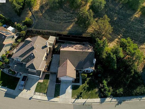 4th image of 4412 Rock Island Dr