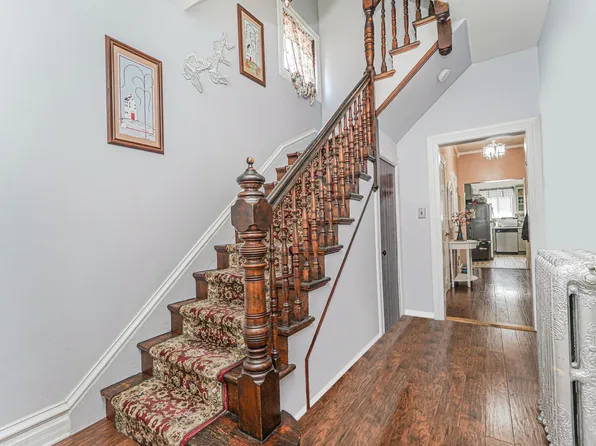 64 Chestnut Avenue image 13 of 27