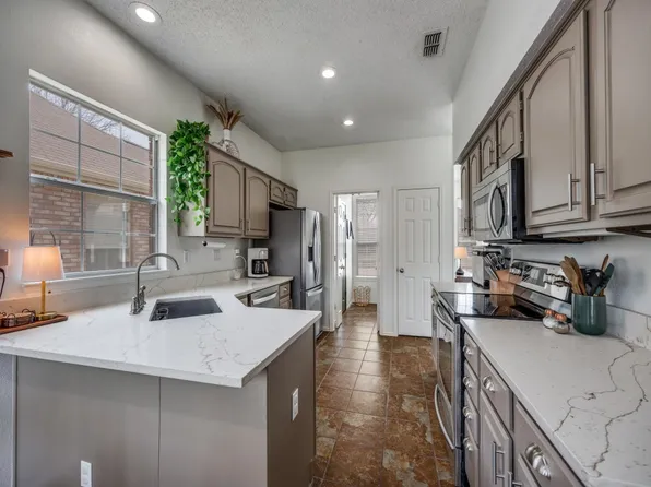 5820 Madison Dr, The Colony, TX 75056