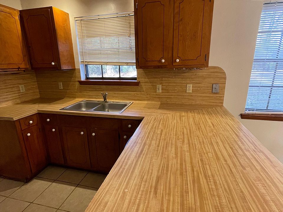 2nd image of 15337 Oaklawn Dr