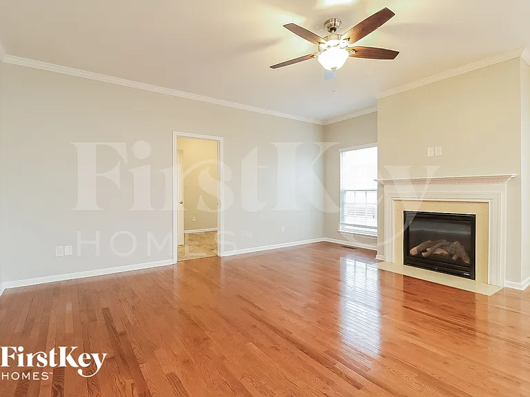 2184 McLaughlin Dr — Photo 3