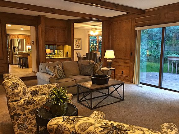 Great Rm open to kitchen