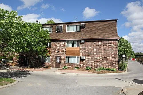 2 bed, 1000 sqft, $1,100 — Photo 1