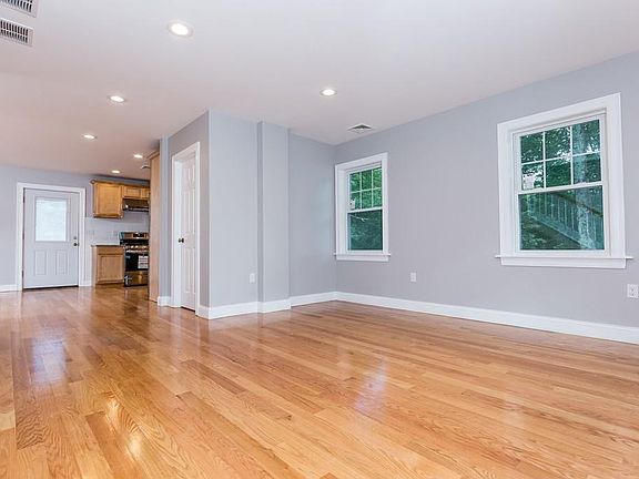 5th image of 80 Druid Hill Ave E