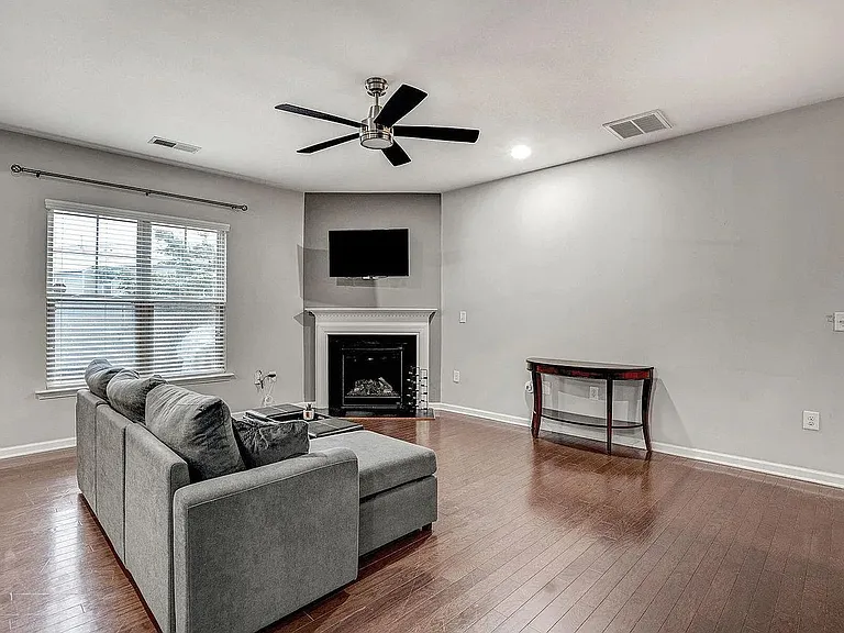 239 Lynchwick Ln — Photo 6