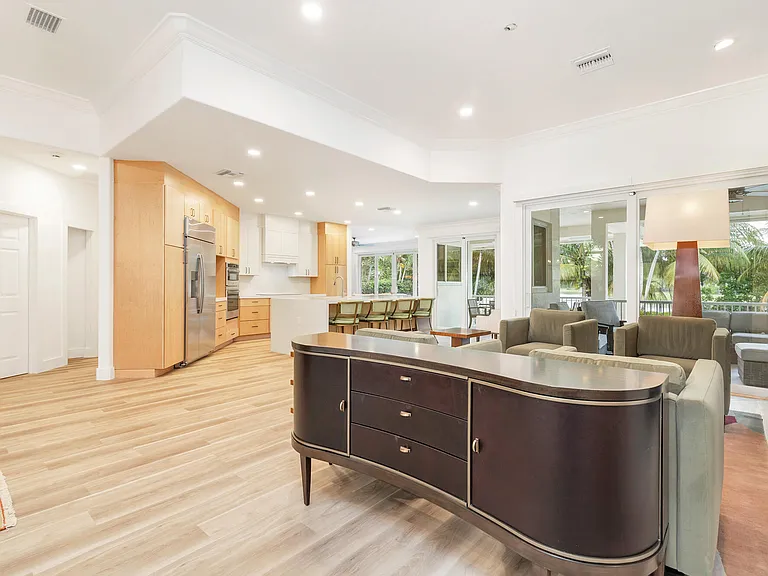 3317 Embassy Dr — Photo 3