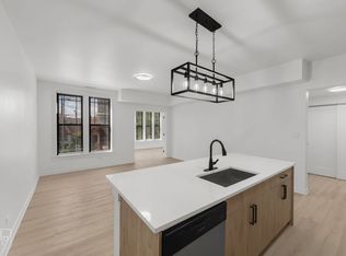 7717 N Sheridan Rd #2R, Chicago, IL 60626