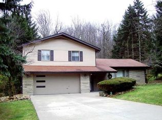 418 Greenwood Dr, Greensburg, PA 15601