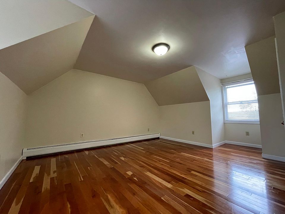 upstairs bedroom 1