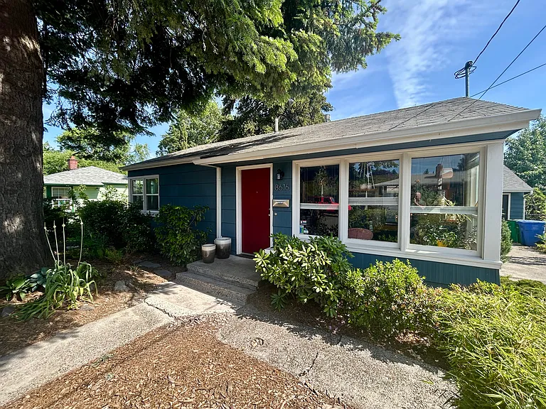 8616 SE Raymond Ct — Photo 2