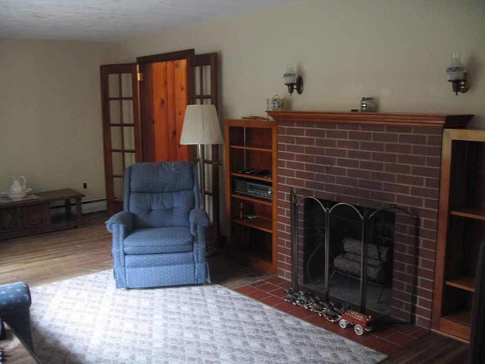 2nd image of 154 Cedar St