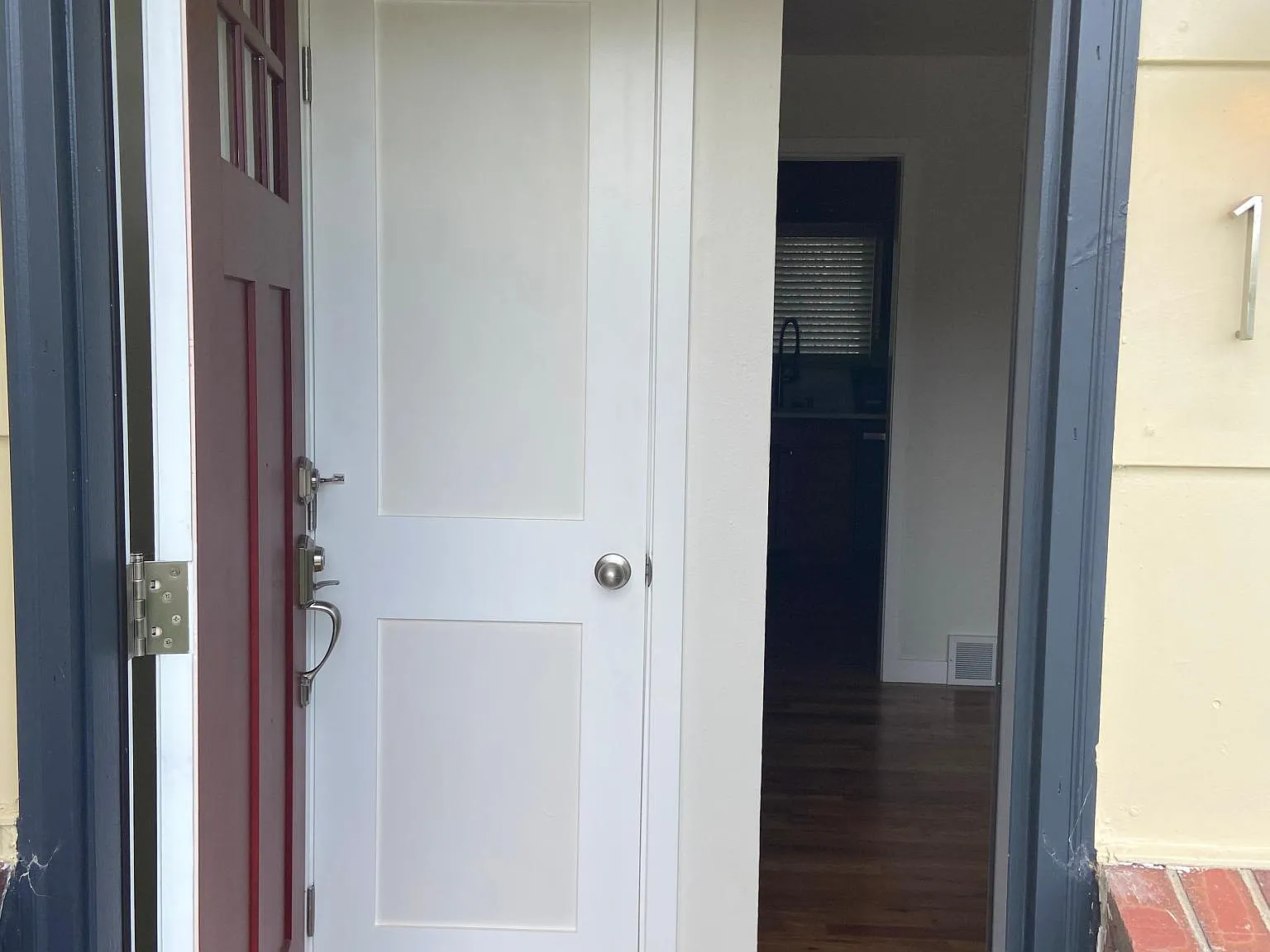 3 bed, 1300 sqft, $2,560 — Photo 2