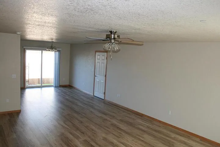 3 bed, 2.5 bath, 1500 sqft, $2,649 — Photo 2