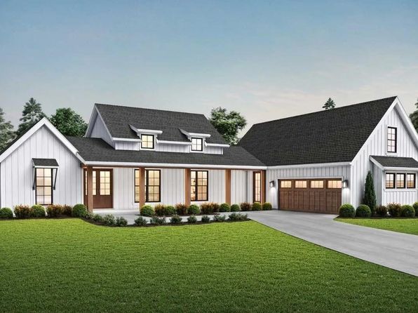 331 Park Ave, Mahtomedi, MN 55115