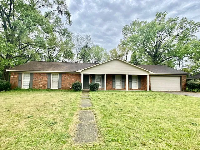 203 Riverdale Ln — Photo 1