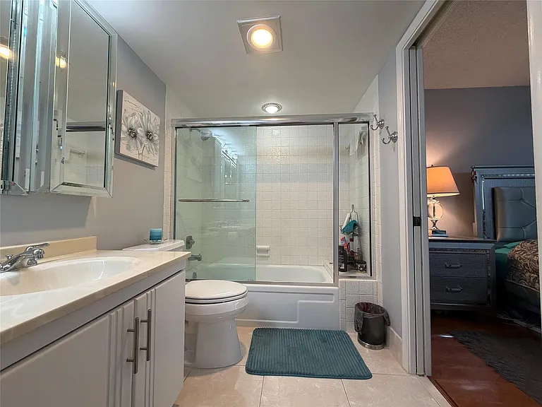 2304 Lucaya Ln #L4 — Photo 45