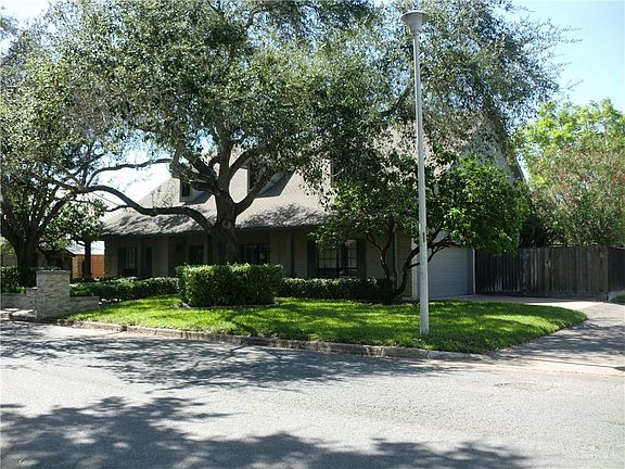 2nd image of 113 E Lark Ave