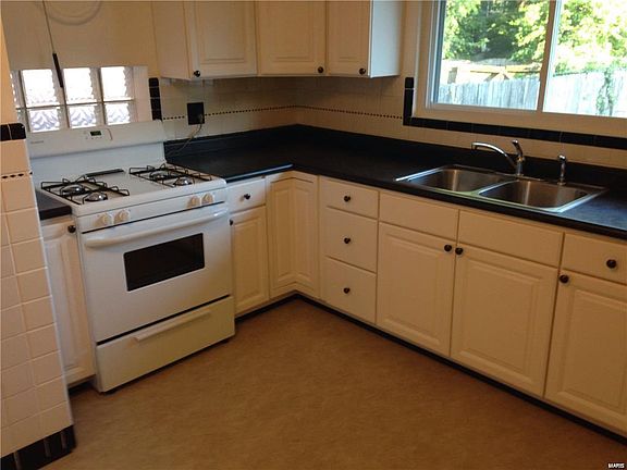3rd image of 5958 Waterman Blvd