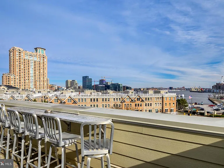 1310 Jackson St #1 — Photo 24
