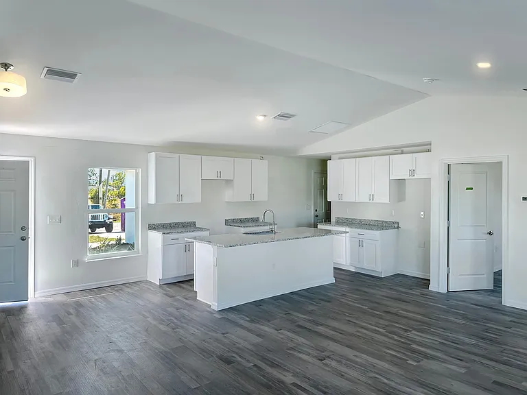 4528 NW 34th Pl — Photo 3