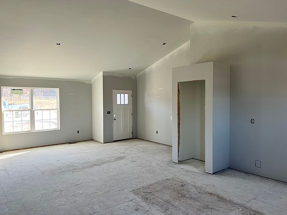 3rd image of 56 Kensington Dr