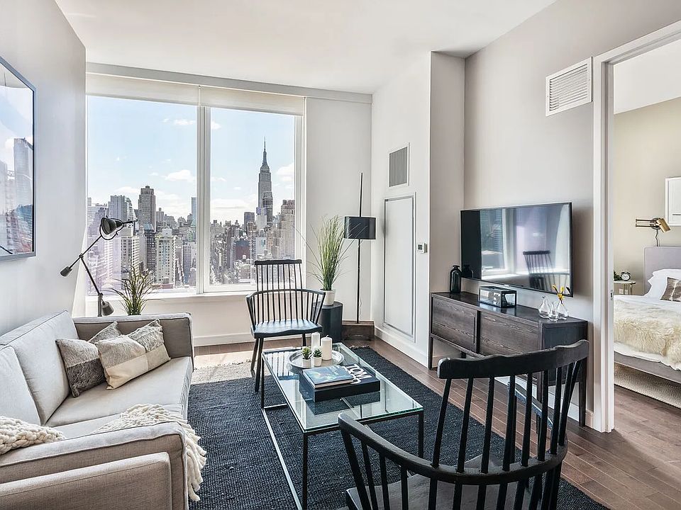 1st image of 515 W 36th St APT 30A