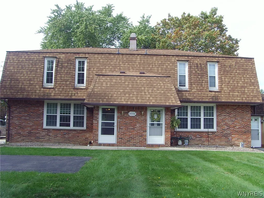 3 bed, 2.5 bath, 3090 sqft, $1,950 — Photo 1
