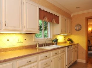 5 Glenwood Dr, Saratoga Springs, NY 12866