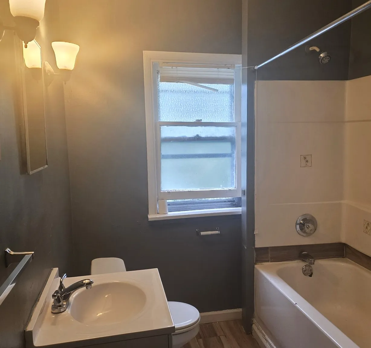 2 bed, $1,050 — Photo 3