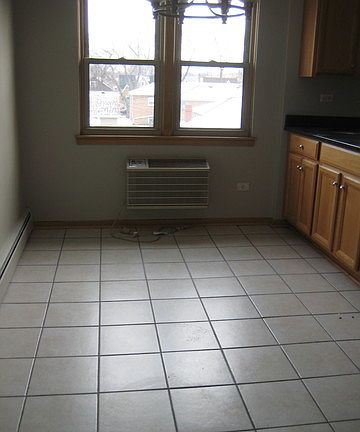 4th image of 3839 S Wenonah Ave #5