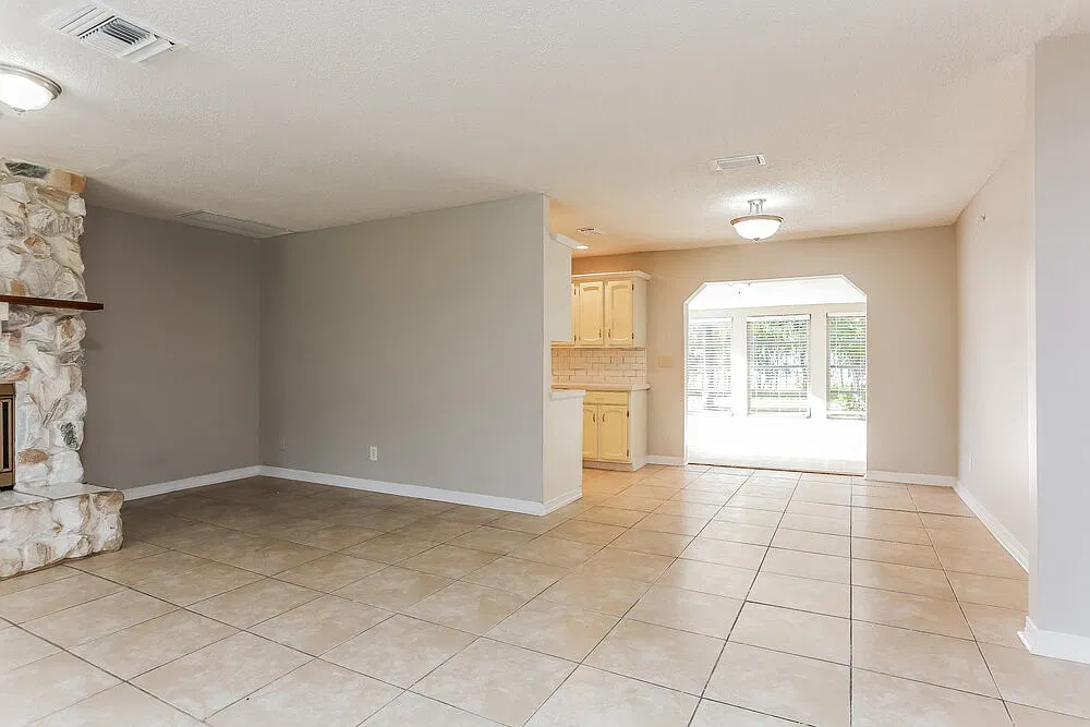 3 bed, 2.0 bath, 1400 sqft, $2,970 — Photo 4