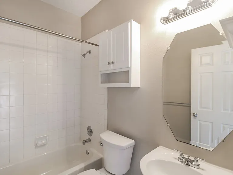 828 Pinnacle Cir — Photo 18