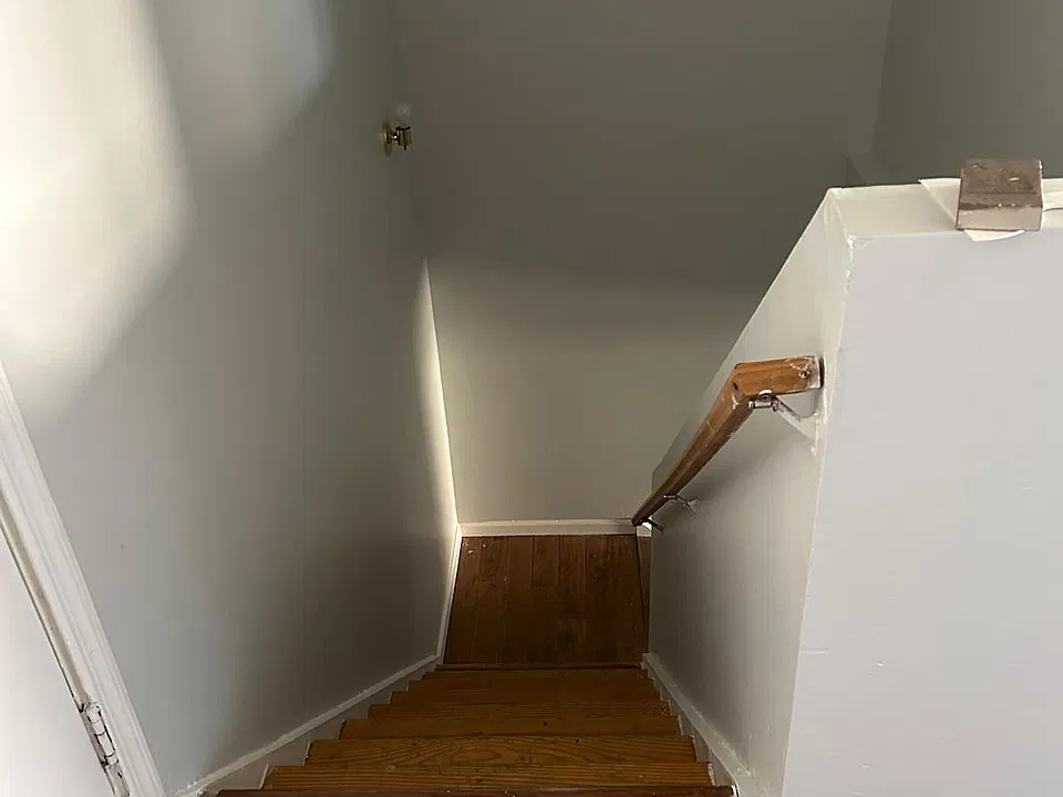 STAIRS TO BEDROOMS