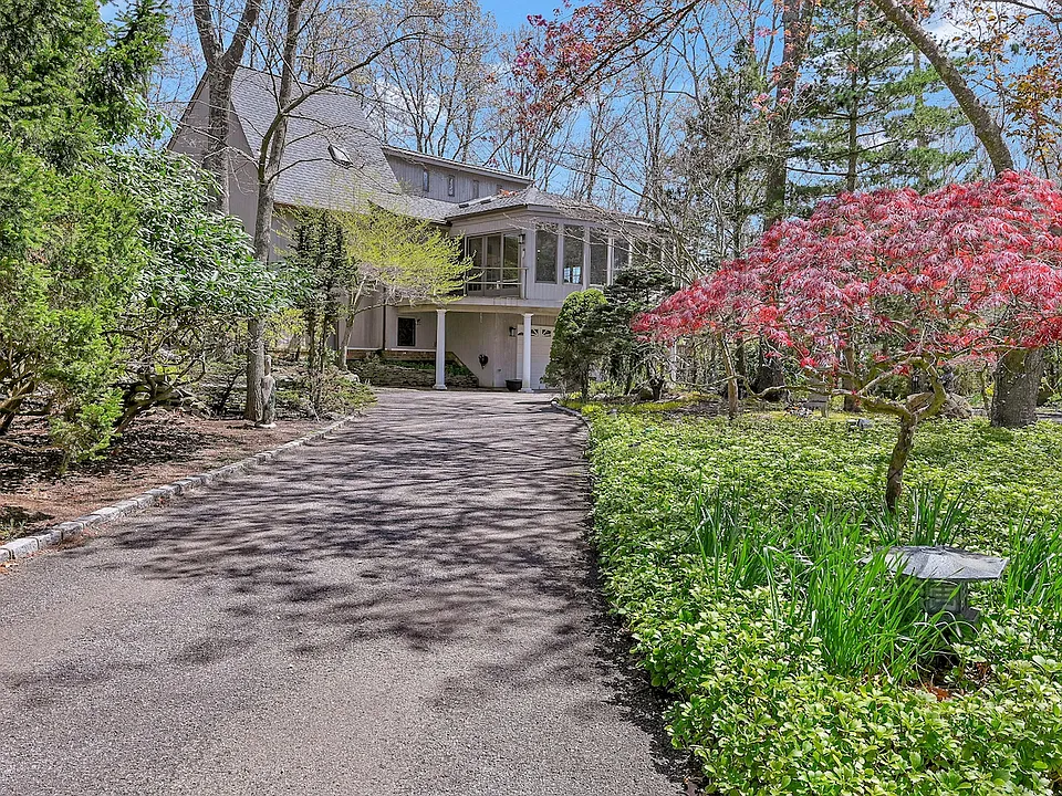 42 Country Club Dr