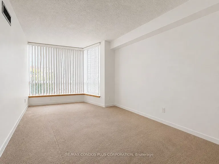 1055 Bay St #508 — Photo 7