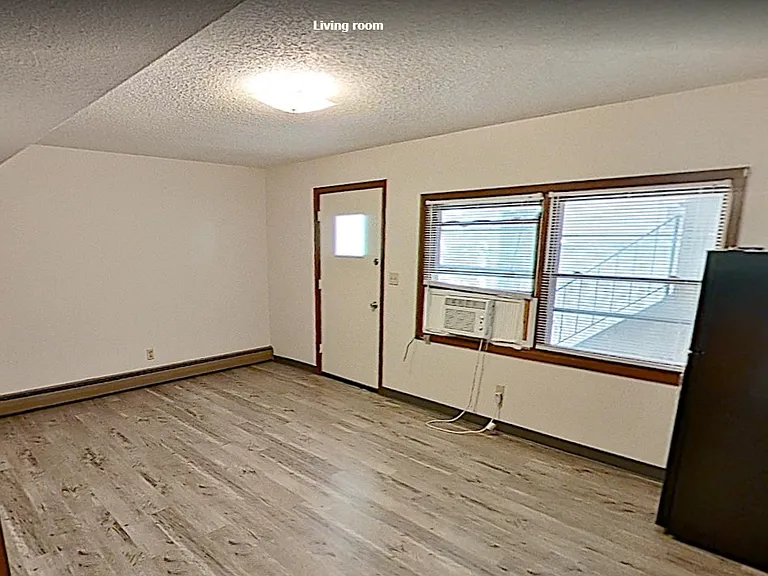 507 N Linn St #4 — Photo 2