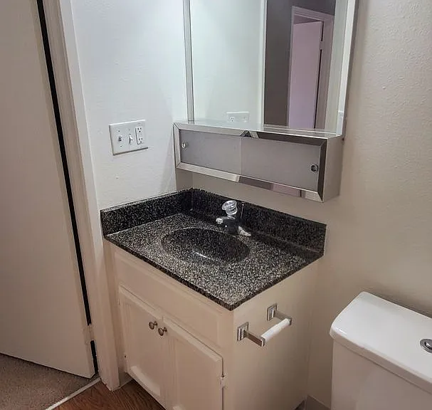 Royal Village Apartments — Photo 34