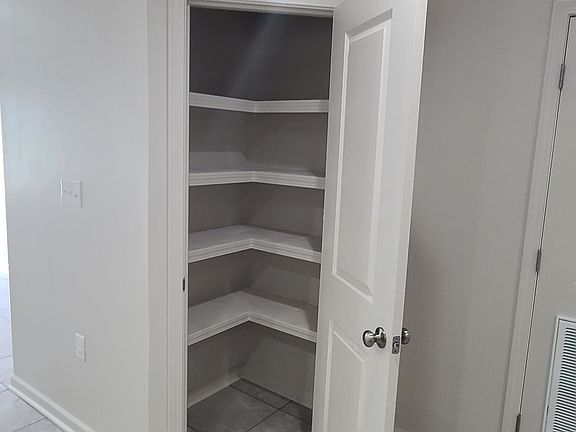 5th image of 1672 Acadian Dr