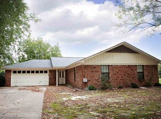 17 Country Ln, Texarkana, TX 75501