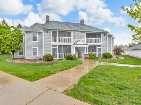 739 W Barrington Cir, Jackson, MI 49203