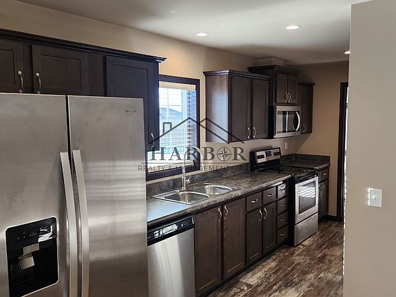 2nd image of 15 Grand Ave S #6